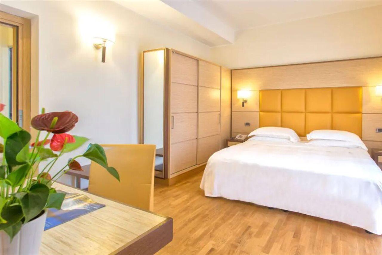 Virgilio Grand Hotel Сперлонга Екстериор снимка
