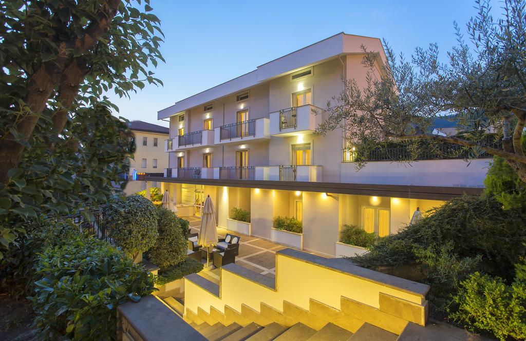 Virgilio Grand Hotel Сперлонга Екстериор снимка